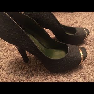 Christian Siriano black textured pumps size 7