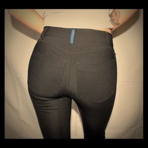 RARE LULULEMON ONLY "JEAN" Black pant RARE LULULEMON ONLY "JEAN" Black pant