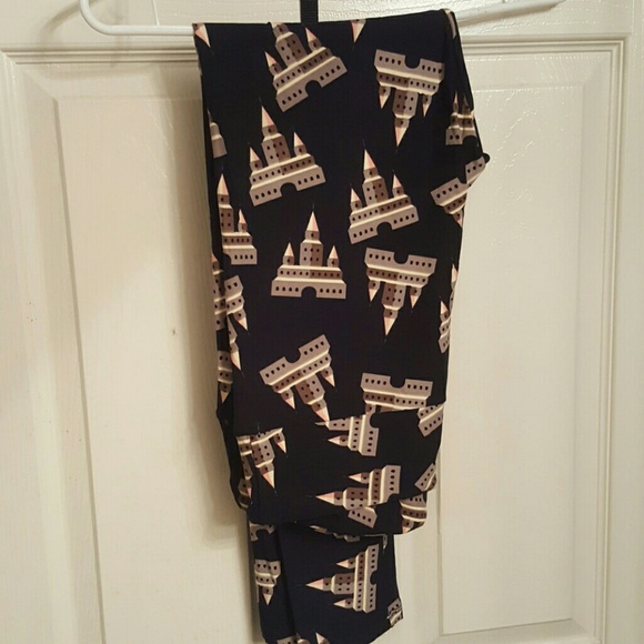 NWT LuLaRoe Castle Leggings TC - HTF