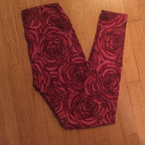 Lularoe Red Rose Print OS