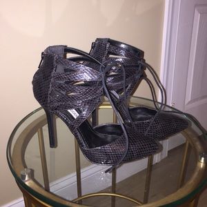 Black snake embossed Steve Madden laceup pumps