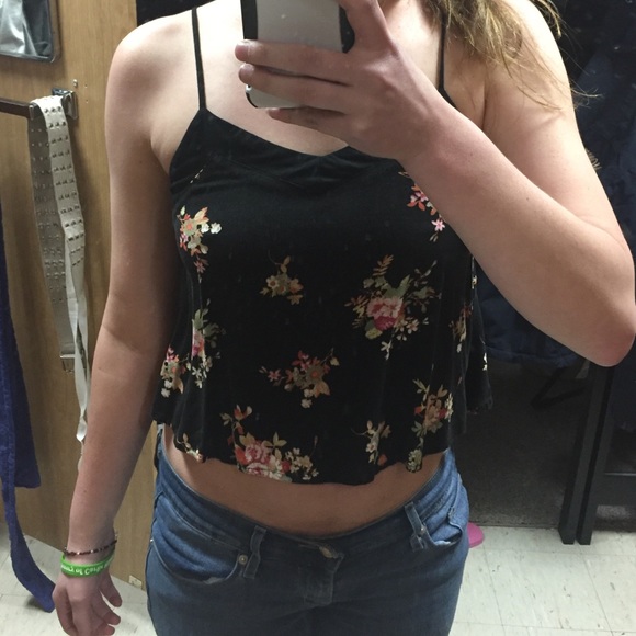 Cropped black tank top with small formal print