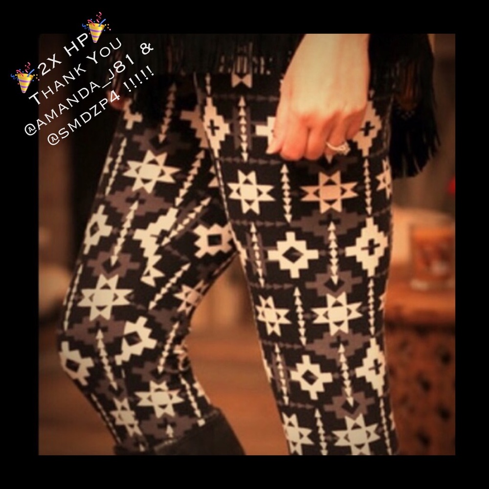 Plus Size Aztec Leggings