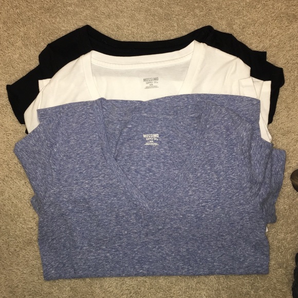 Set of 4 Mossimo V-Neck T-shirts - sz Med