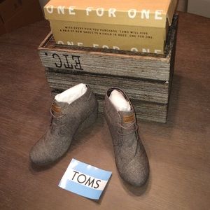 Toms desert wedge booties in herringbone