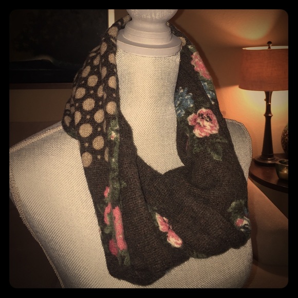 Reversible infinity scarf - Picture 1 of 4