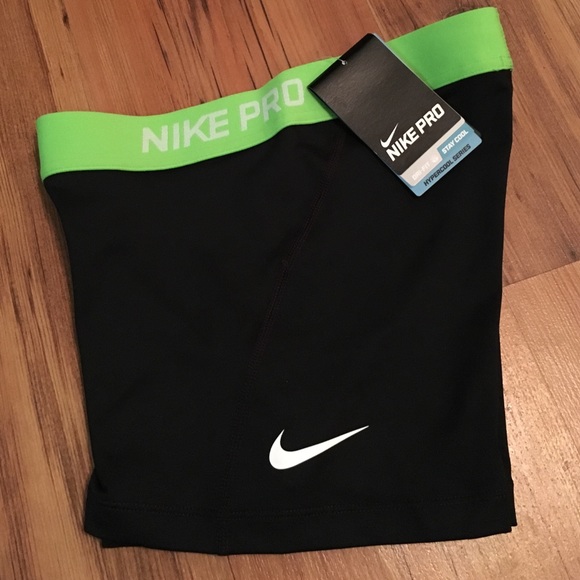 NWT Nike Pro women's small