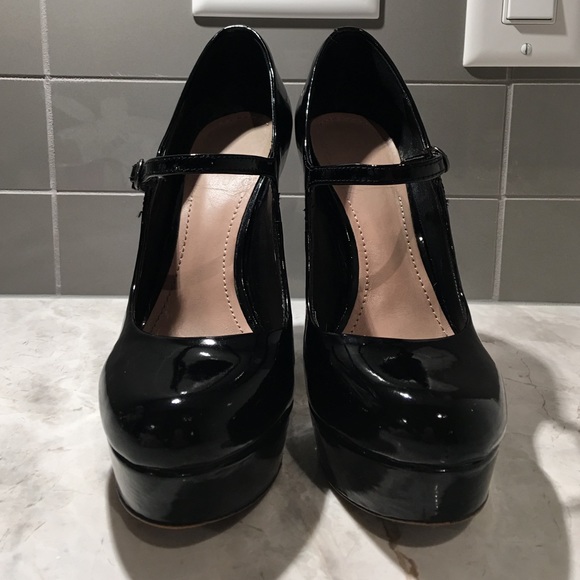 Vince Camuto Size 6 Jasper