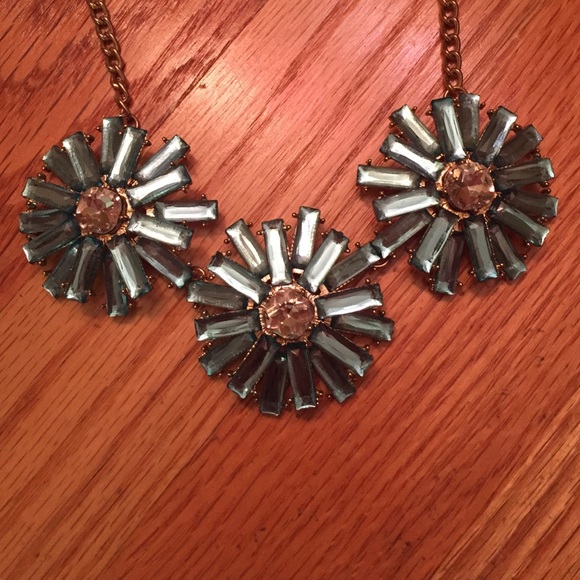 Turquoise Flower Big Necklace - Picture 2 of 2