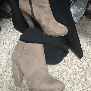 Candies ankle bootie taupe suede
