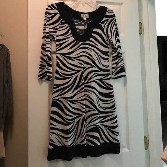 Ladies Dress - Picture 1 of 3