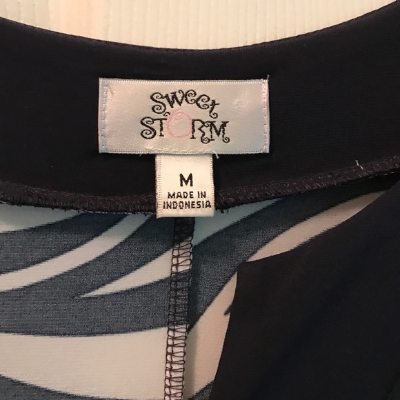 Ladies Dress - Picture 2 of 3