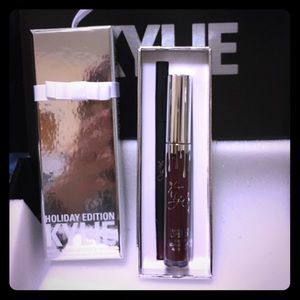 Kylie Cosmetics Holiday matte Vixen