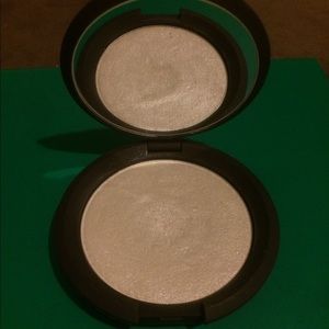 BECCA Shimmering Skin Perfector In shade Pearl
