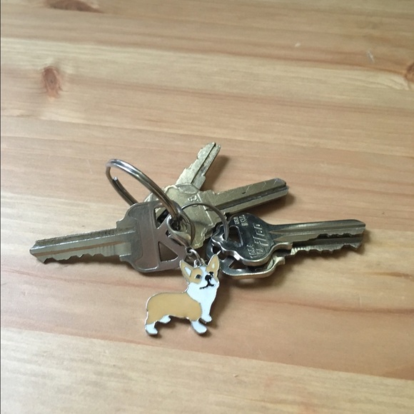 Mini Corgi dog enamel keychain charm - Picture 3 of 3