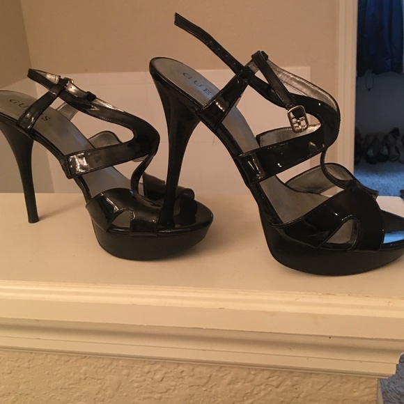 Guess shiny black ankle strap platform heels - Picture 4 of 4