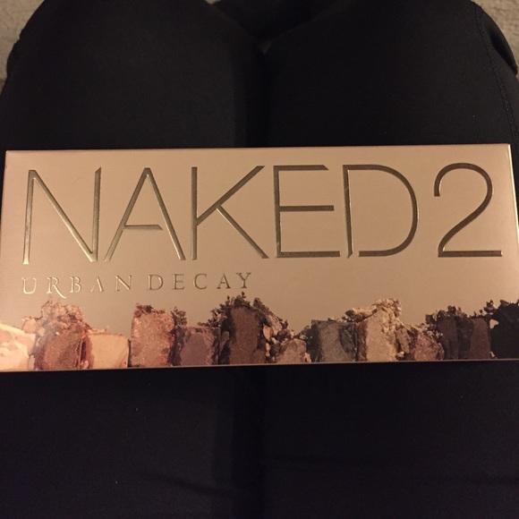 Naked 2 Urban Decay eyeshadow palette with primers