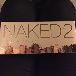 Naked 2 Urban Decay eyeshadow palette with primers