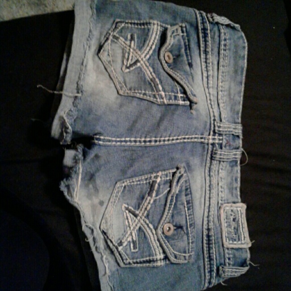 Shorts - Picture 2 of 3