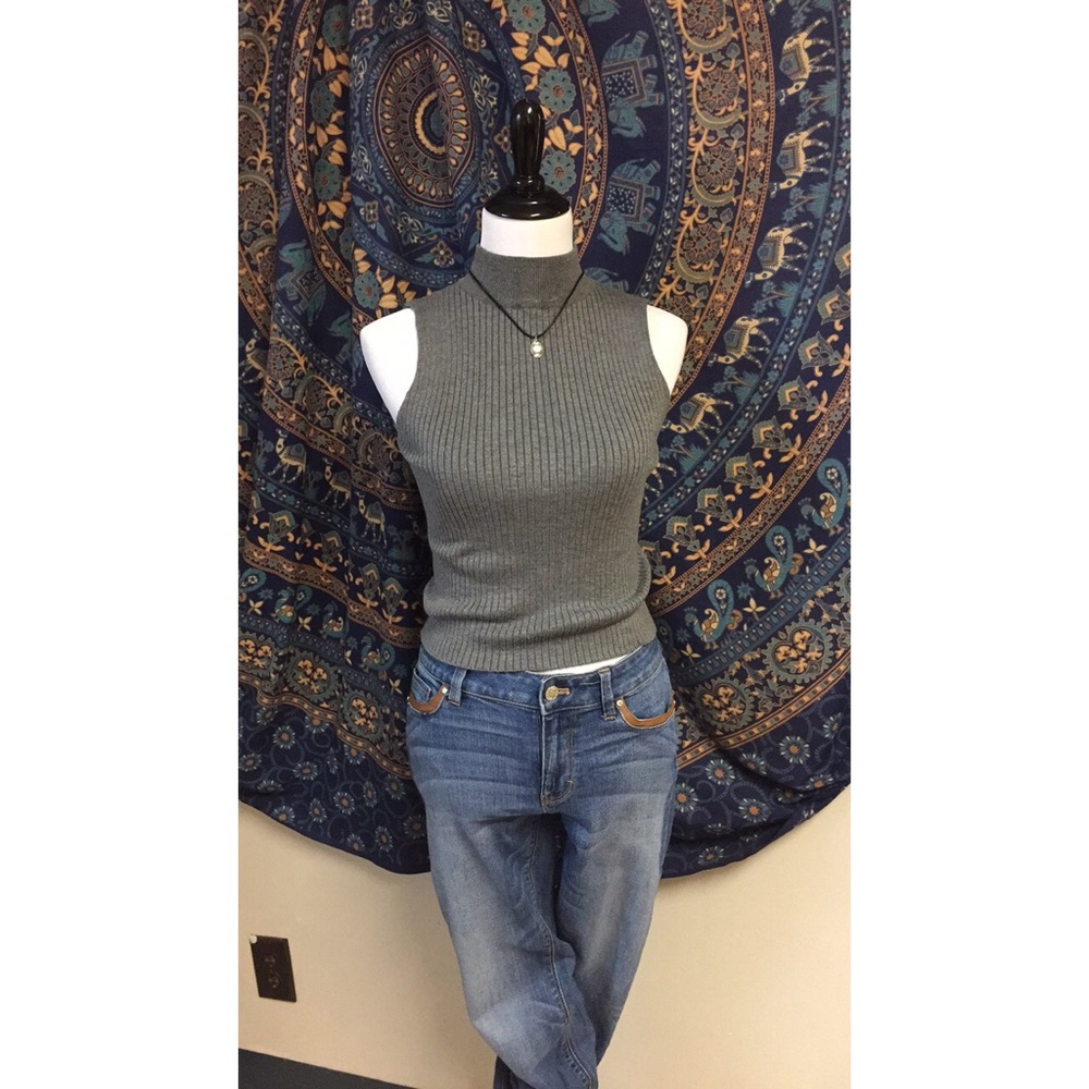 Grey knit crop top. . Make me an offer!