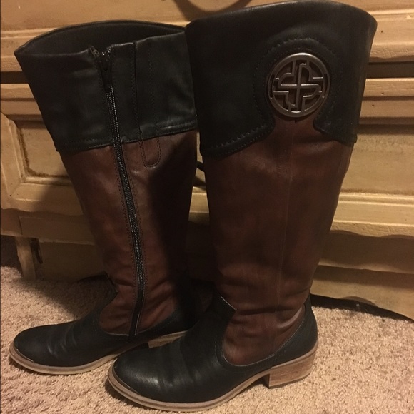 Women's Boots size 6 Excellent Condition.
