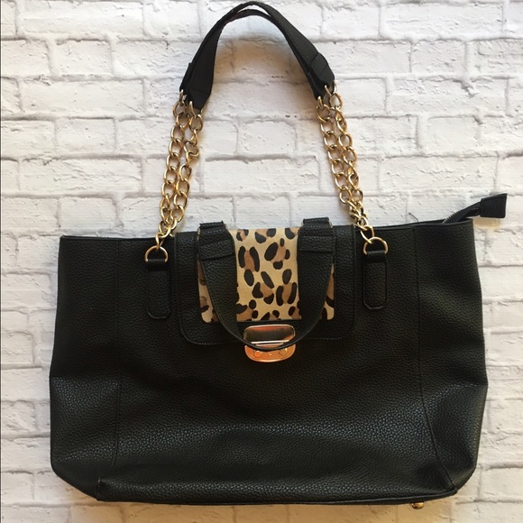 🎉HP!🎉 Classic Black Chic Tote - Picture 4 of 4