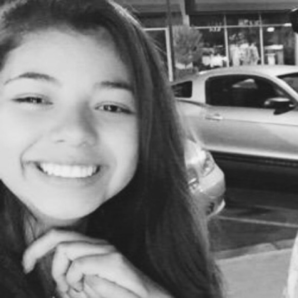 Meet your Posher, Emili