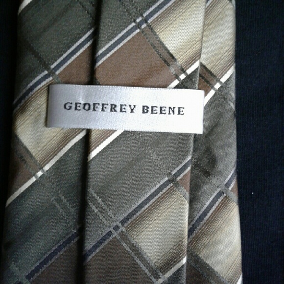 💕HP💕5/26/17 Geoffrey Beene  100% Silk Tie  NWOT - Picture 2 of 3