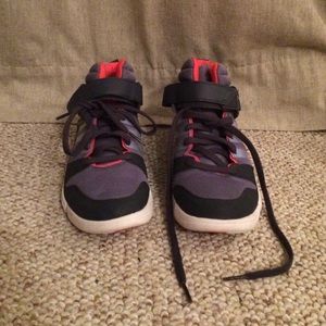 High Top Adidas - gray w/ coral trim