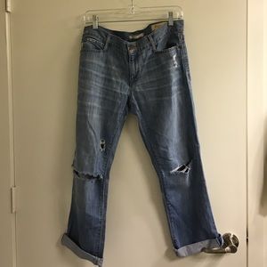 Light wash, boyfriend, blue jean capris