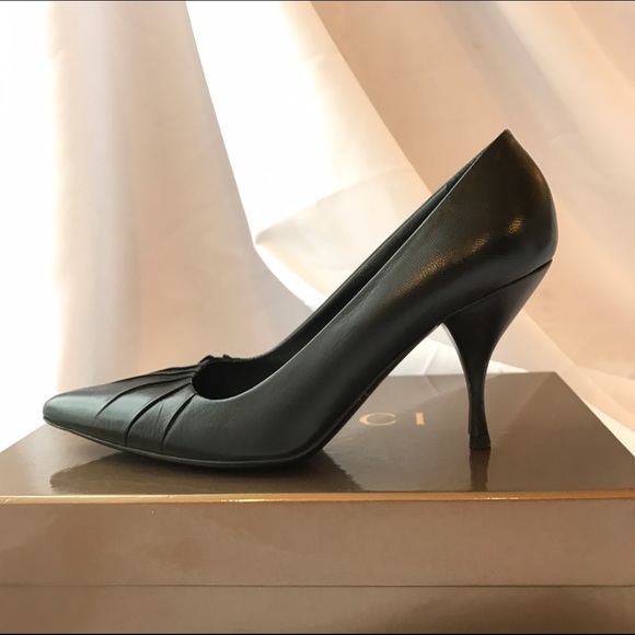 ❤️SOLD❤️PRADA | Pleated Black Leather Pumps