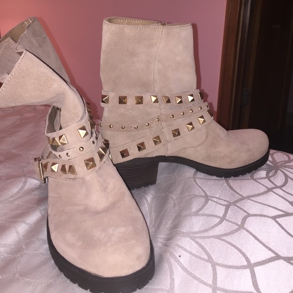 BCBG tan suede boots