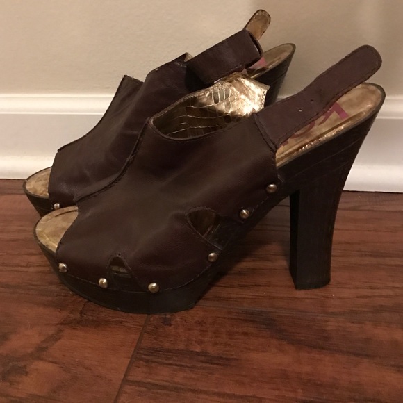 Kensie Girl brown leather platform pumps
