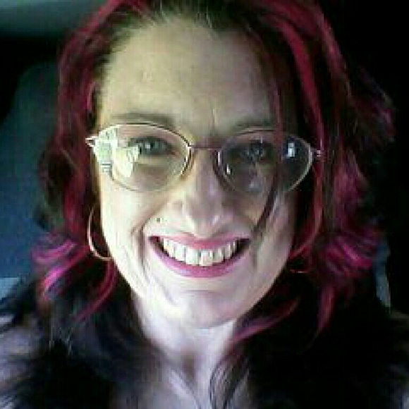 Meet your Posher, Angelia - Picture 2 of 4