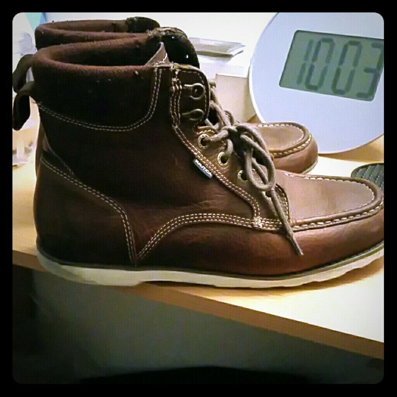 Nautica chocolate  ( hiking boot )