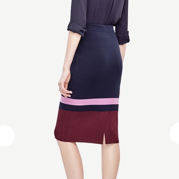 ❗️LAST CHANCE❗️🆕Ann Taylor Knit Skirt - Picture 2 of 2