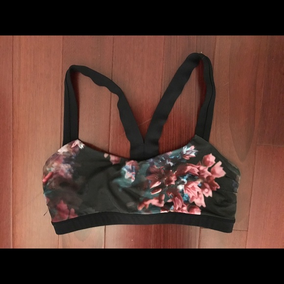 Lululemon sports bra