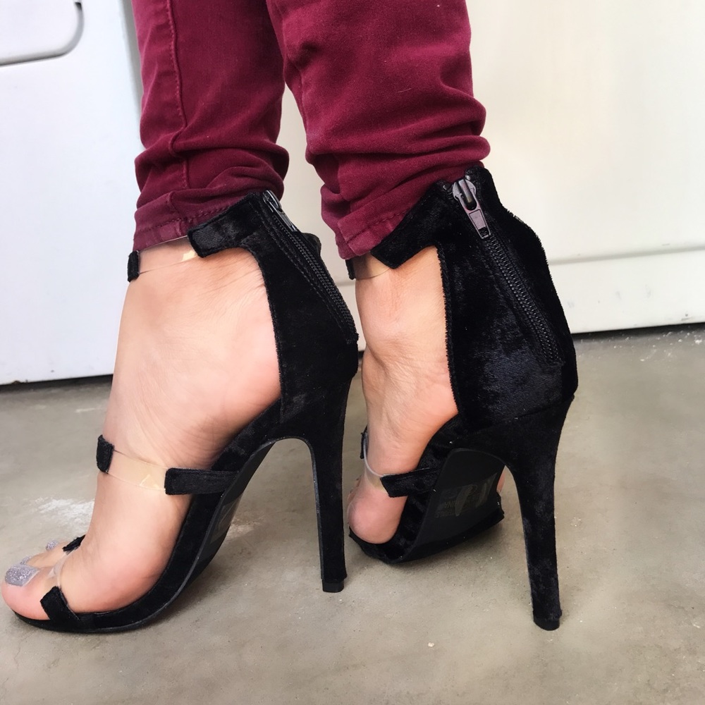 New arrival!! Black velvet 4" heels - Picture 3 of 4