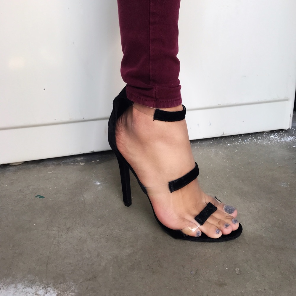 New arrival!! Black velvet 4" heels - Picture 4 of 4