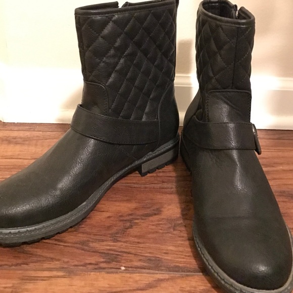 American Eagle Black Quilted Moro Booties