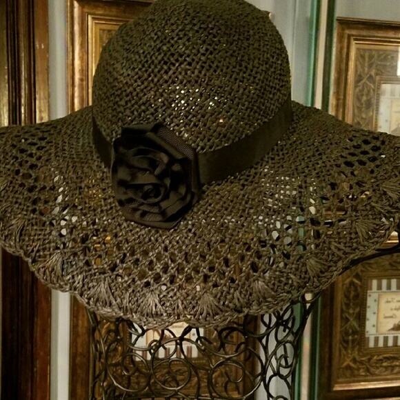 Black straw hat