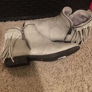 •PRICE DROP• Size 6 1/2 Dollhouse booties