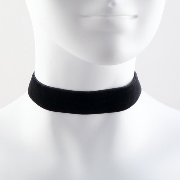 ✨NWT Black Velvet Choker✨ - Picture 2 of 4