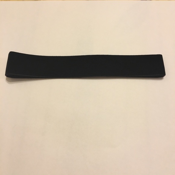 ✨NWT Black Velvet Choker✨ - Picture 3 of 4