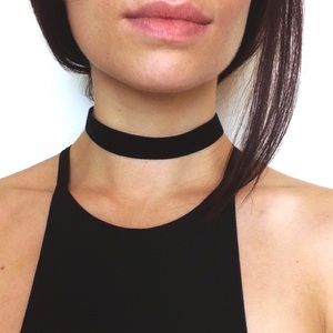 ✨NWT Black Choker✨