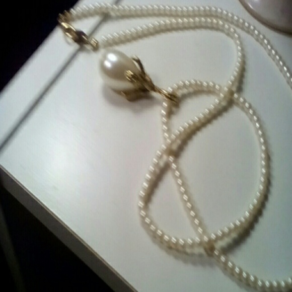 Jewelry - Faux Pearl Necklace