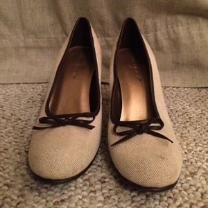 Cream tweed like - predictions pumps w/ bow