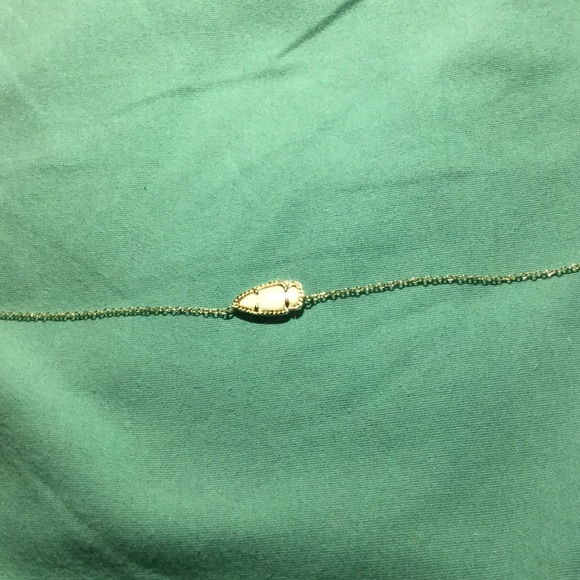 white kendra scott necklace