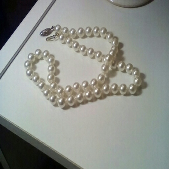 Jewelry - Faux Pearl Necklace