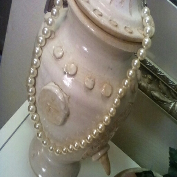 Faux Pearl Necklace - Picture 4 of 4